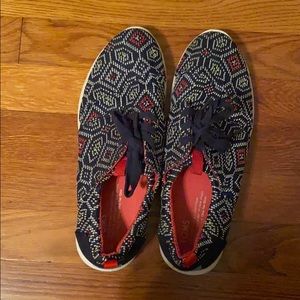 Toms sneakers